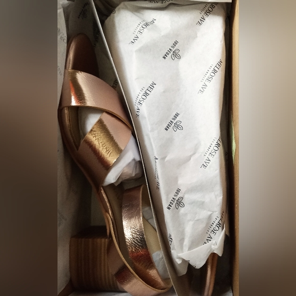 🎉Host Pick🎉 Rose Gold Metallic Faux Leather Two Straps Block Heel Sandals - Picture 5 of 16